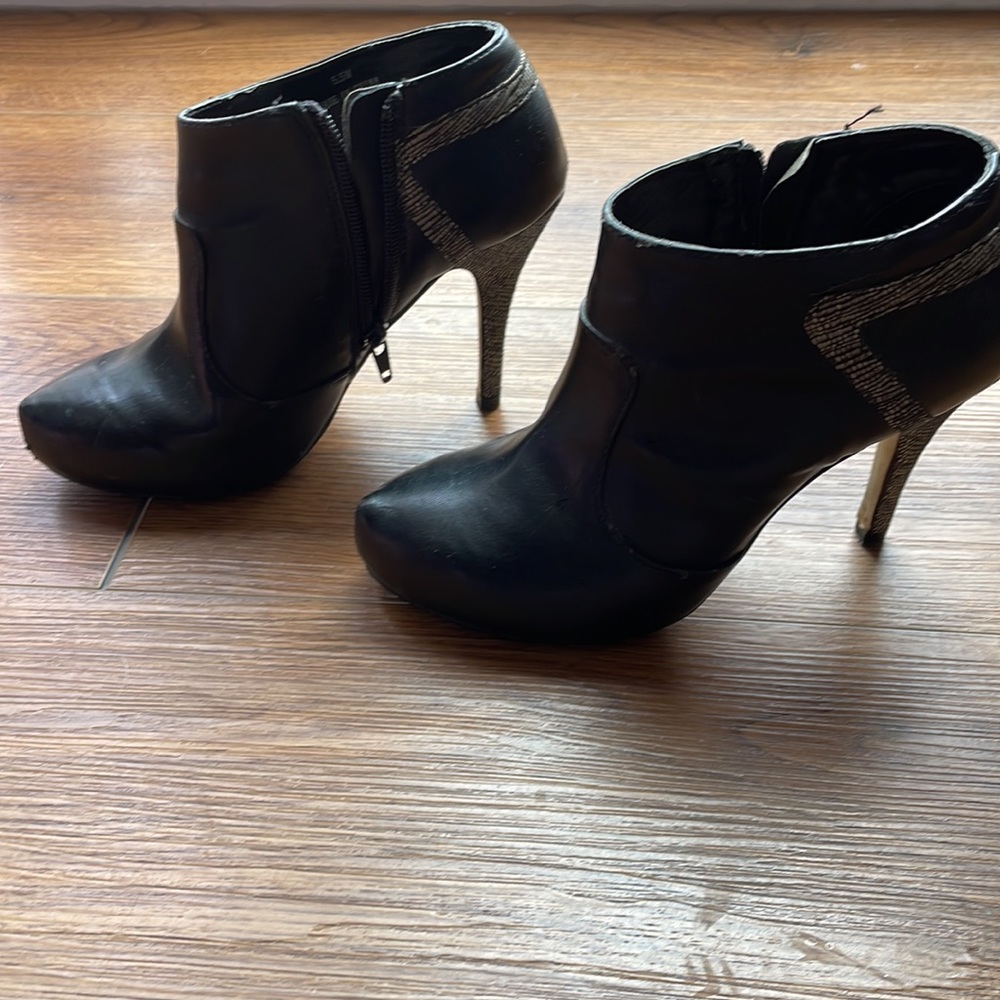 Just Fab heeled booties 5.5